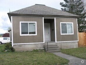 Building Photo - 5522 N Regal St