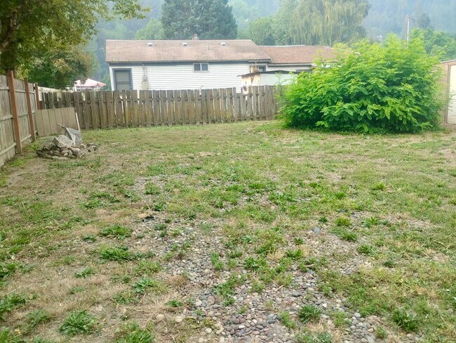 Foto del edificio - Charming Two-bedroom, One-bathroom home in Orofino, Idaho