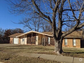 Building Photo - 3605 Overland Dr