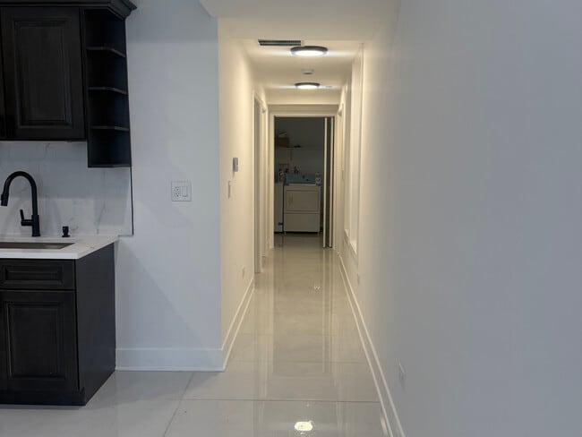 Building Photo - 2702 S Union Ave