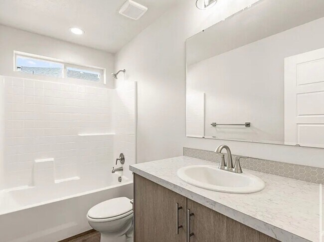 Building Photo - 5270 E Phelps Lk Dr