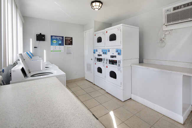 Building Photo - Windward Apartments