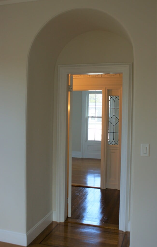 Foyer looking into the open kitchen/dining area - 412 Bellevue Ave