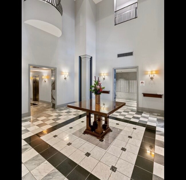 Foto del edificio - 70 W Huron St