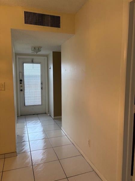 Foto del edificio - 6000 NW 64th Ave