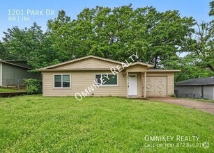 Building Photo - 1201 Park Dr