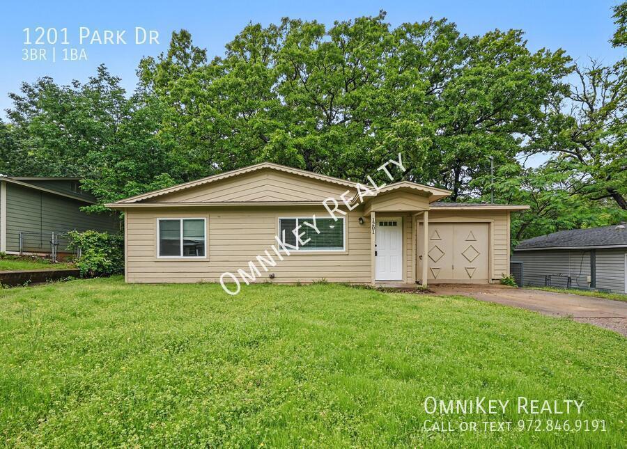 Primary Photo - 1201 Park Dr