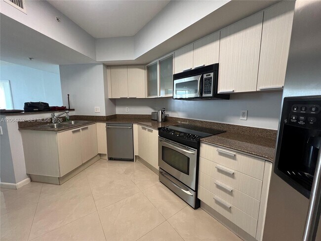 Foto del edificio - 16699 Collins Ave