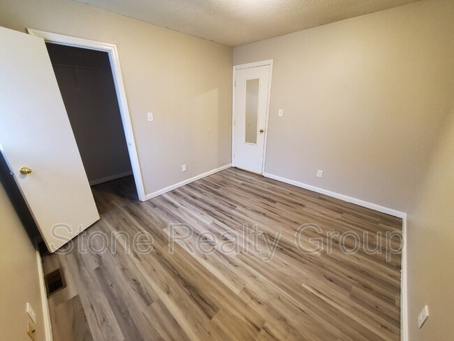 Foto del edificio - 2462 E Clayton Dr