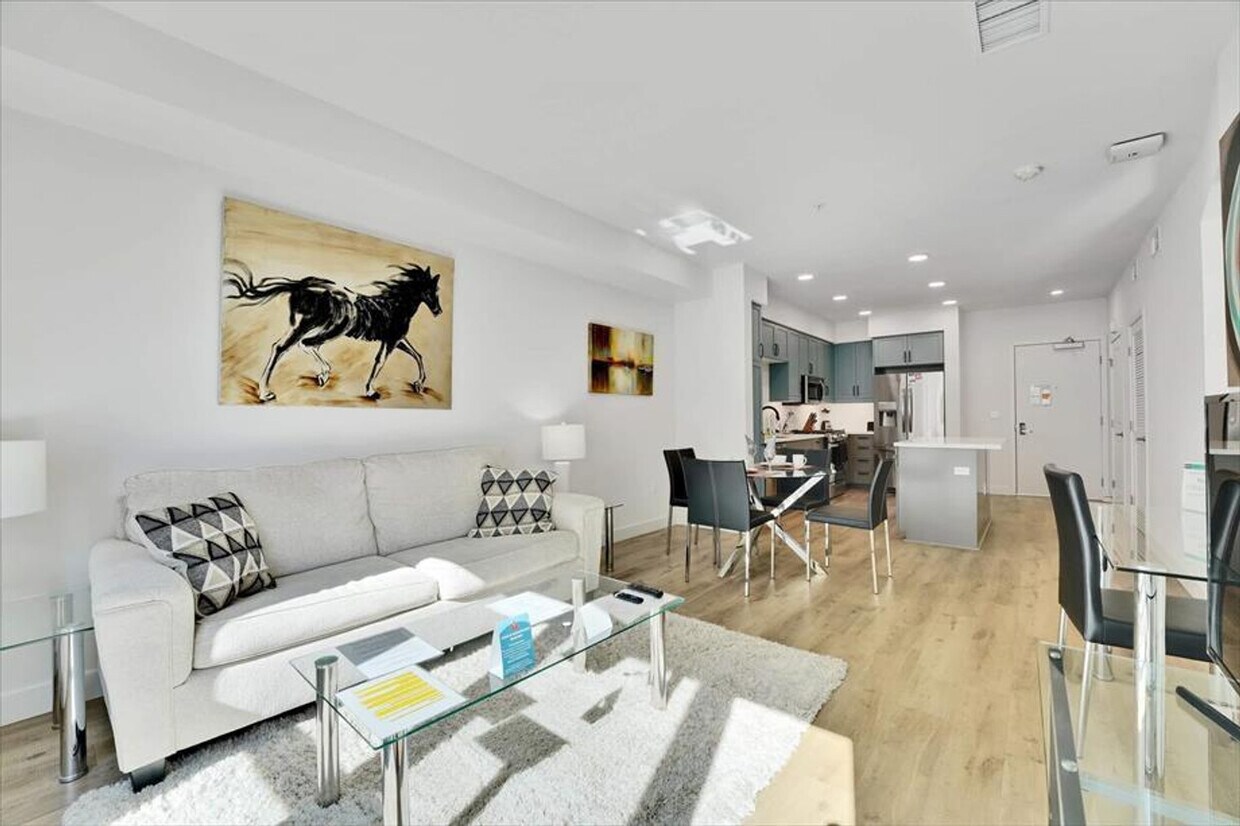 Foto principal - 635 Robinson Ave
