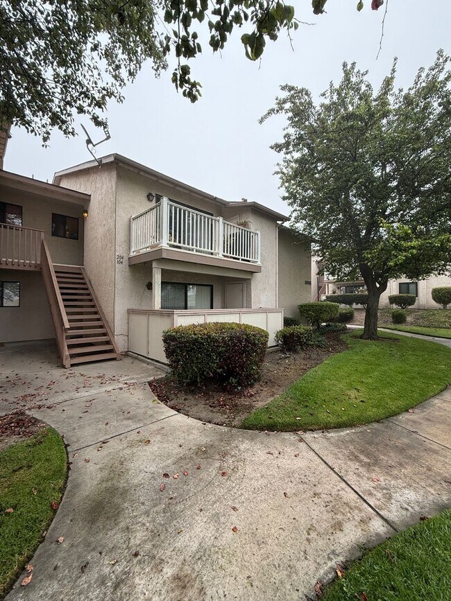Building Photo - Quail Meadows Downstairs Condo with Easy A...