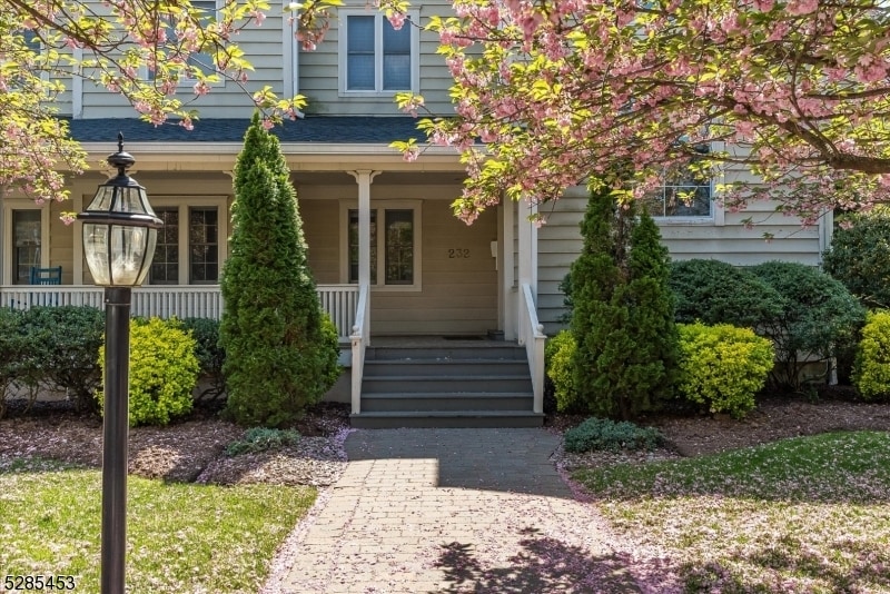 Primary Photo - 232 Claremont Ave