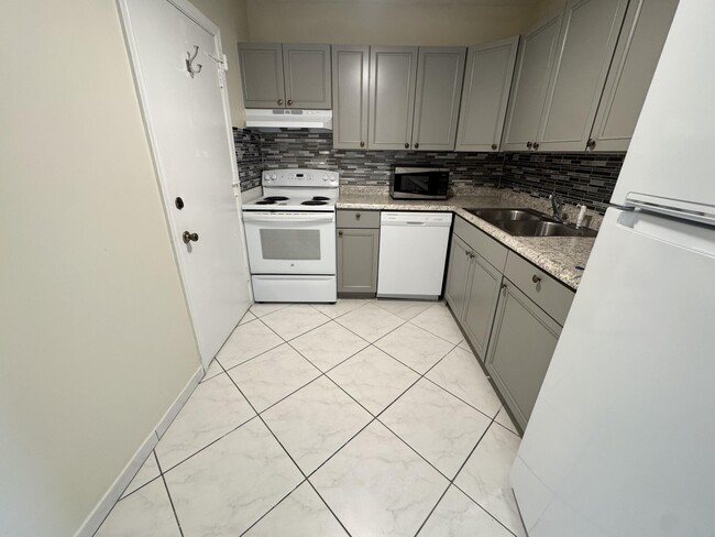 Building Photo - 2180 NE 67th St