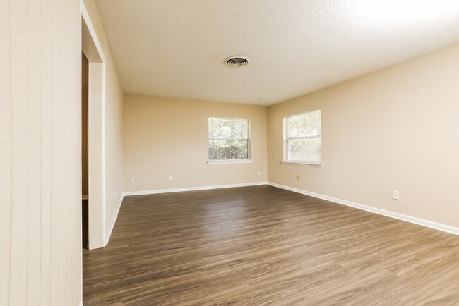 Building Photo - 219 Frances Dr
