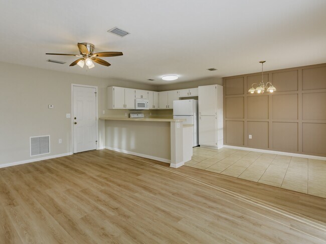 Foto del edificio - 6377 NW 109th Pl