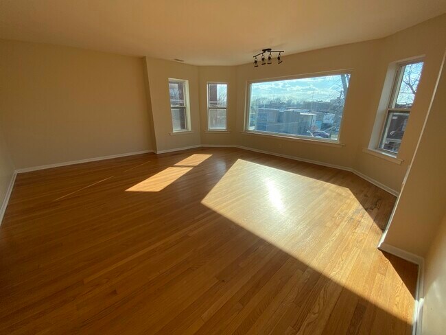 Foto del edificio - 7847 S Bennett Ave