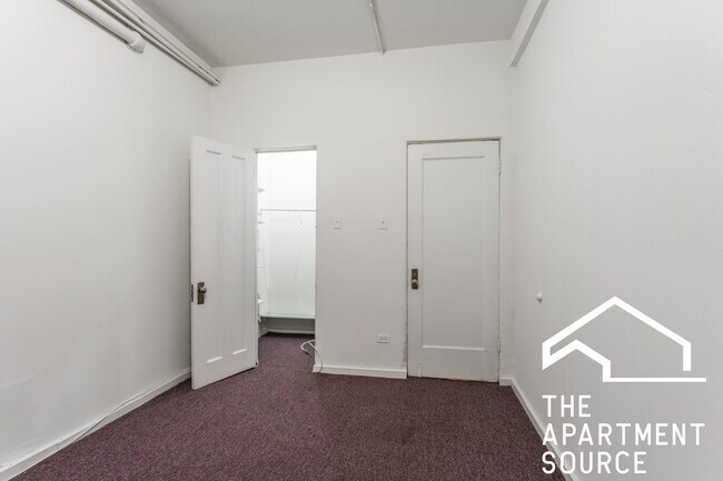 Building Photo - 4119 N Kenmore Ave