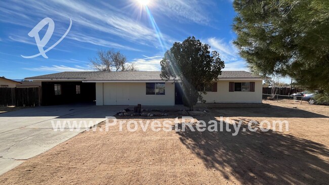 Building Photo - 3 Bed, 1.5 Bath in Apple Valley!