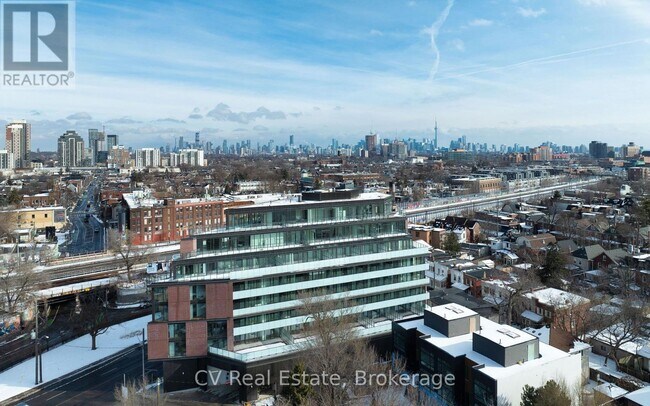 Building Photo - 2625 Dundas St W