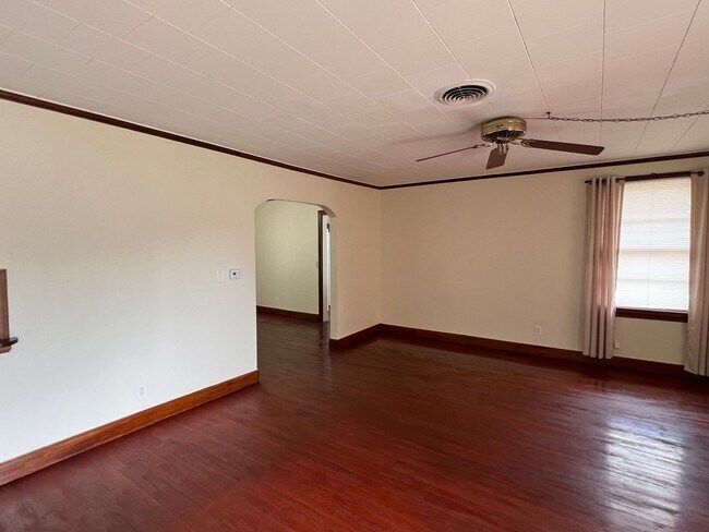 Building Photo - Charming West Pensacola Home