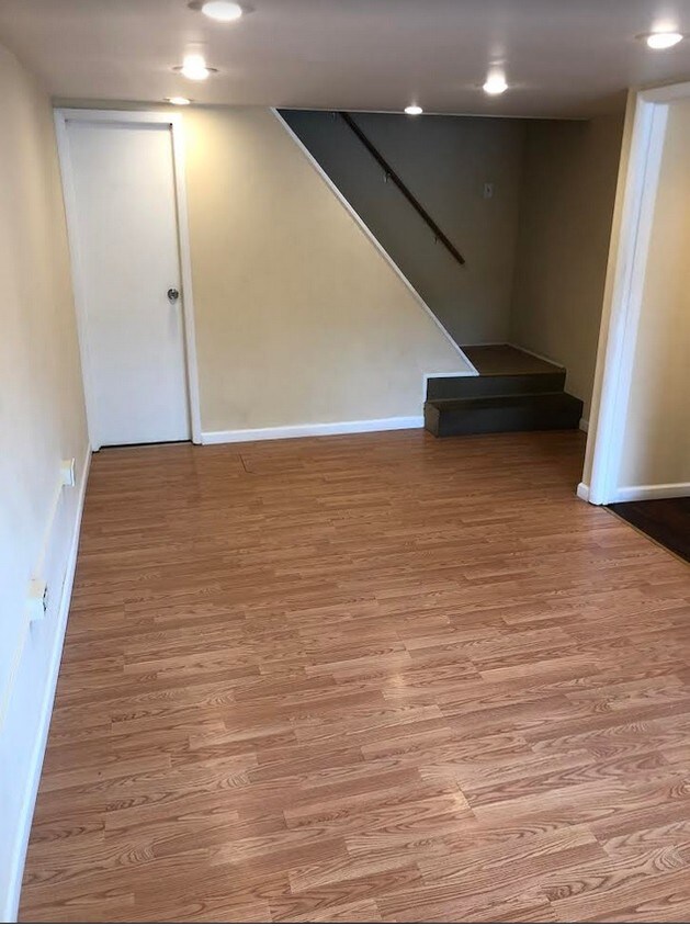 1607 Lincoln Way Unit 1, White Oak, PA 15131 Room for Rent in White