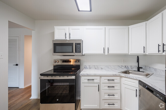 2BR, 1BA - 1,000SF - Kitchen - ReNew Parkville