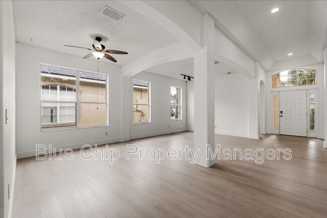 Foto del edificio - 1923 Bridgeview Cir