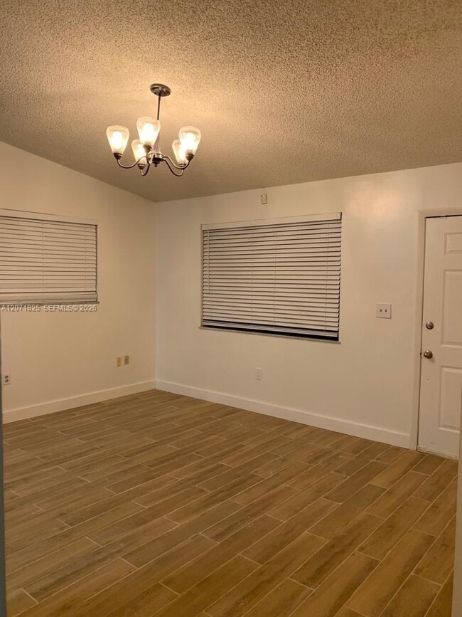 Foto del edificio - 1008 SW 8th St