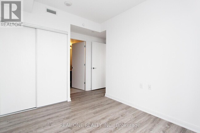 Building Photo - 42 Charles St E