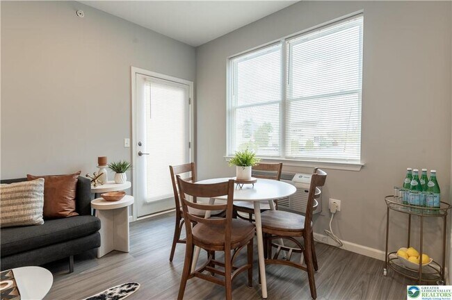 Foto del edificio - 948 N Front St