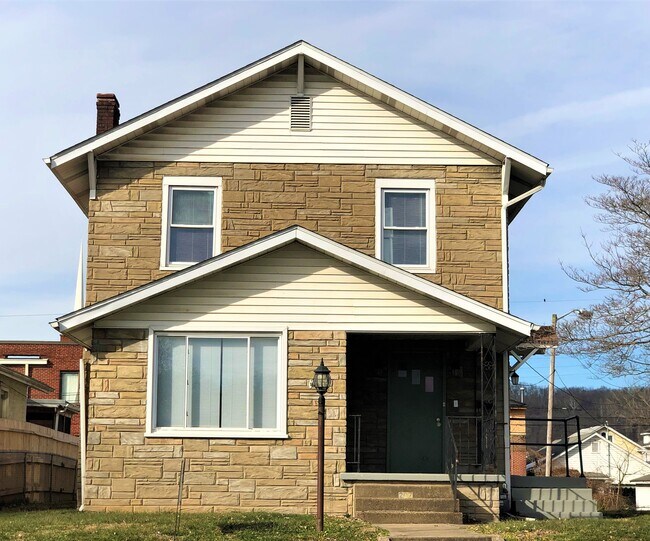 Building Photo - 207 4th Ave