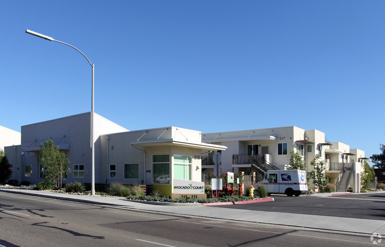 Avocado Court Apartments Escondido Ca Apartments Com