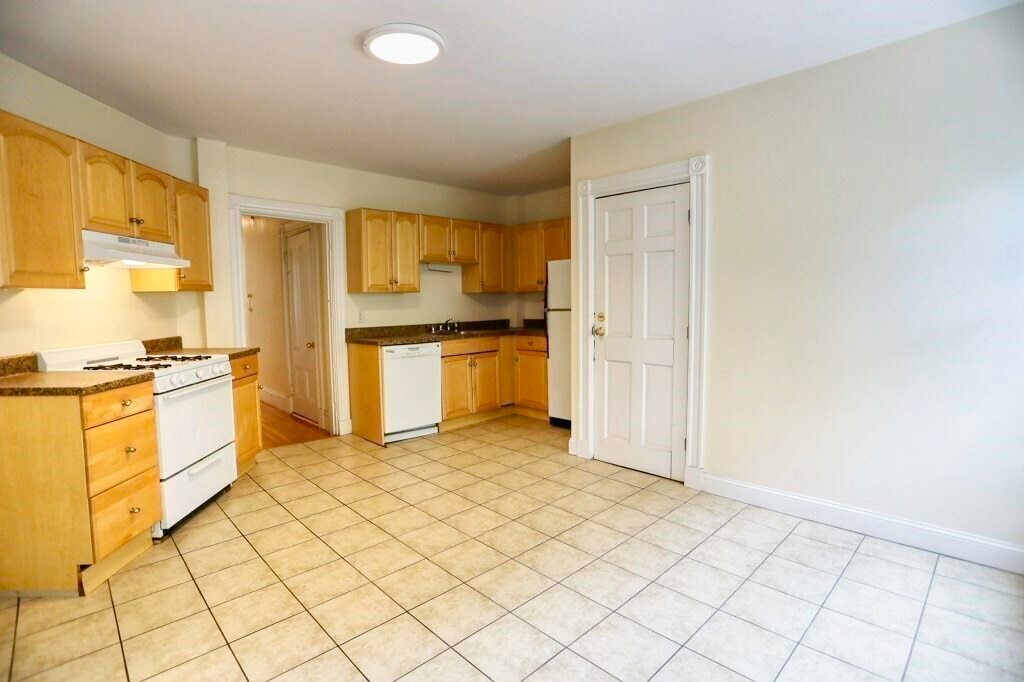 Foto principal - 1588 Cambridge St