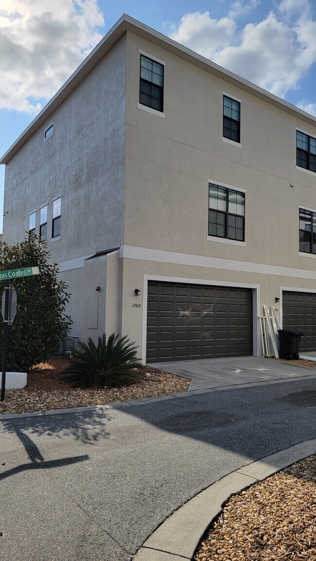 Foto del edificio - 12968 Brandon Coates Dr