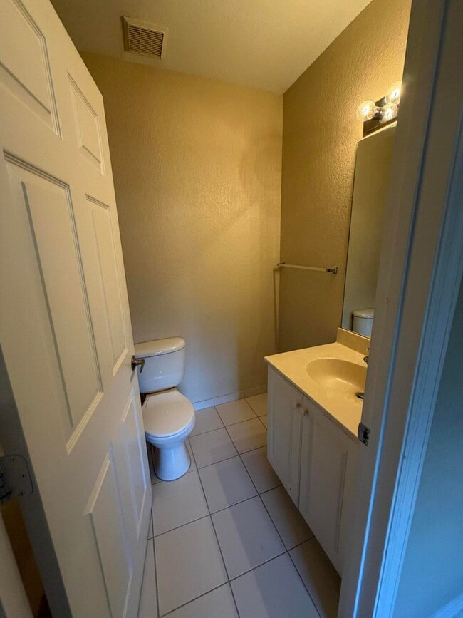 Foto del edificio - 1992 Alamanda Way