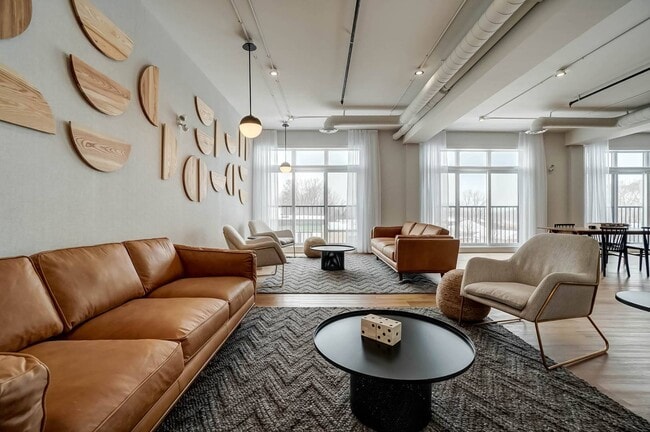 Building Photo - Center Park