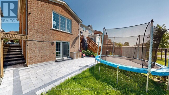 Building Photo - 33 Netherway Crescent