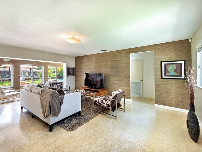 Foto del edificio - 10643 NE 10th Pl