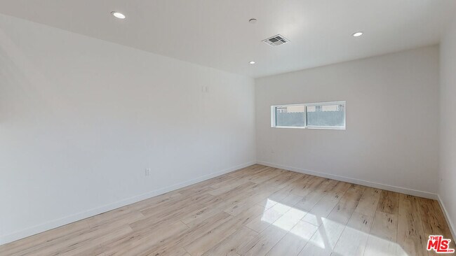 Building Photo - 16010 Cantlay St