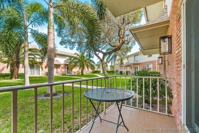 Building Photo - 2037 S Seacrest Blvd