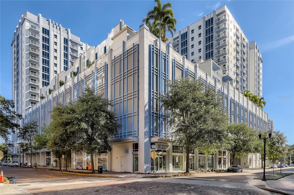 Foto principal - 415 E Pine St