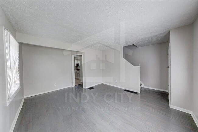 Foto del edificio - 6132 Raleigh Dr
