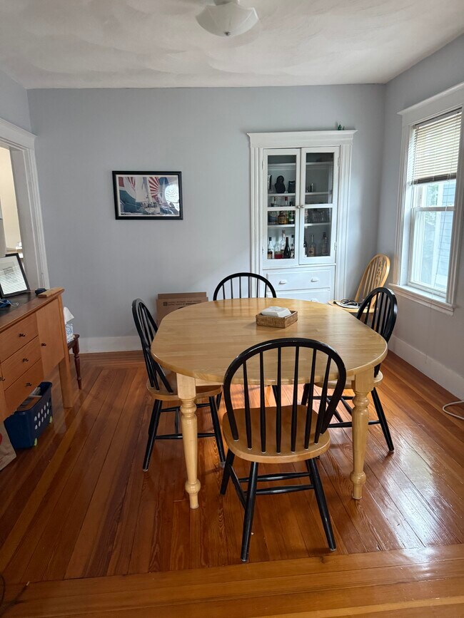 Comedor - 23 Fair Oaks St