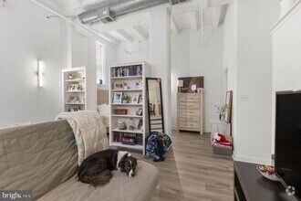 Building Photo - 109 W Wildey St