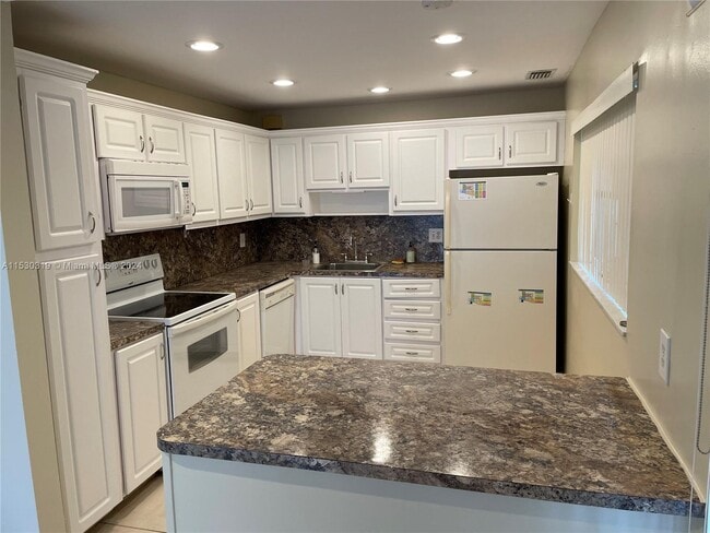 Foto del edificio - 8621 NW 12th St