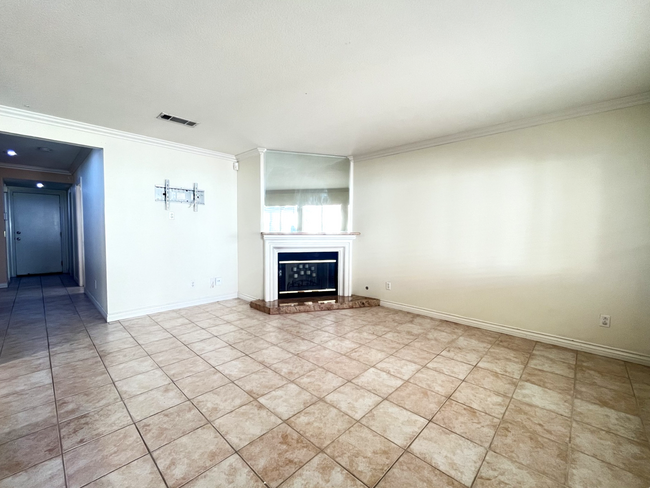 Building Photo - 4 bed, 3 bath located in Rancho Cucamonga!