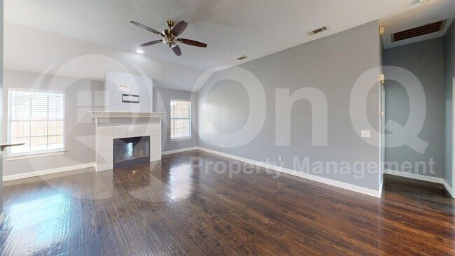 Foto del edificio - 8108 Bells St