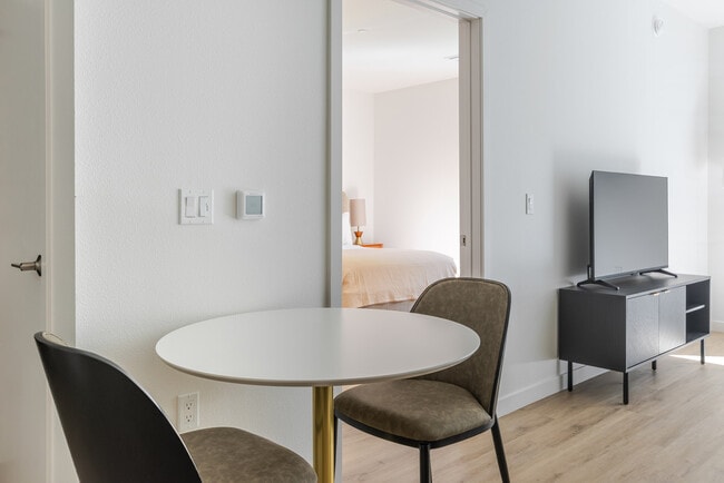 Building Photo - 350 Chastain Pl