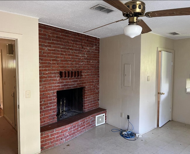 Building Photo - 87 Ridgecrest Dr