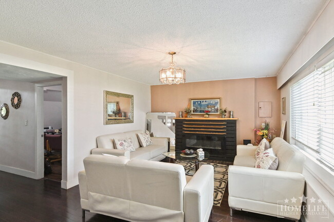 Building Photo - Spacious 5-Bed Family Home in North Delta